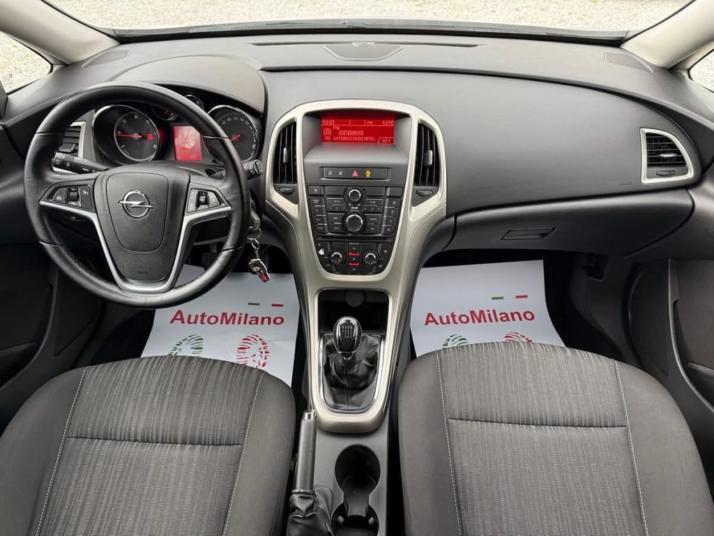 OPEL ASTRA J SW 2011 ГОДИНА